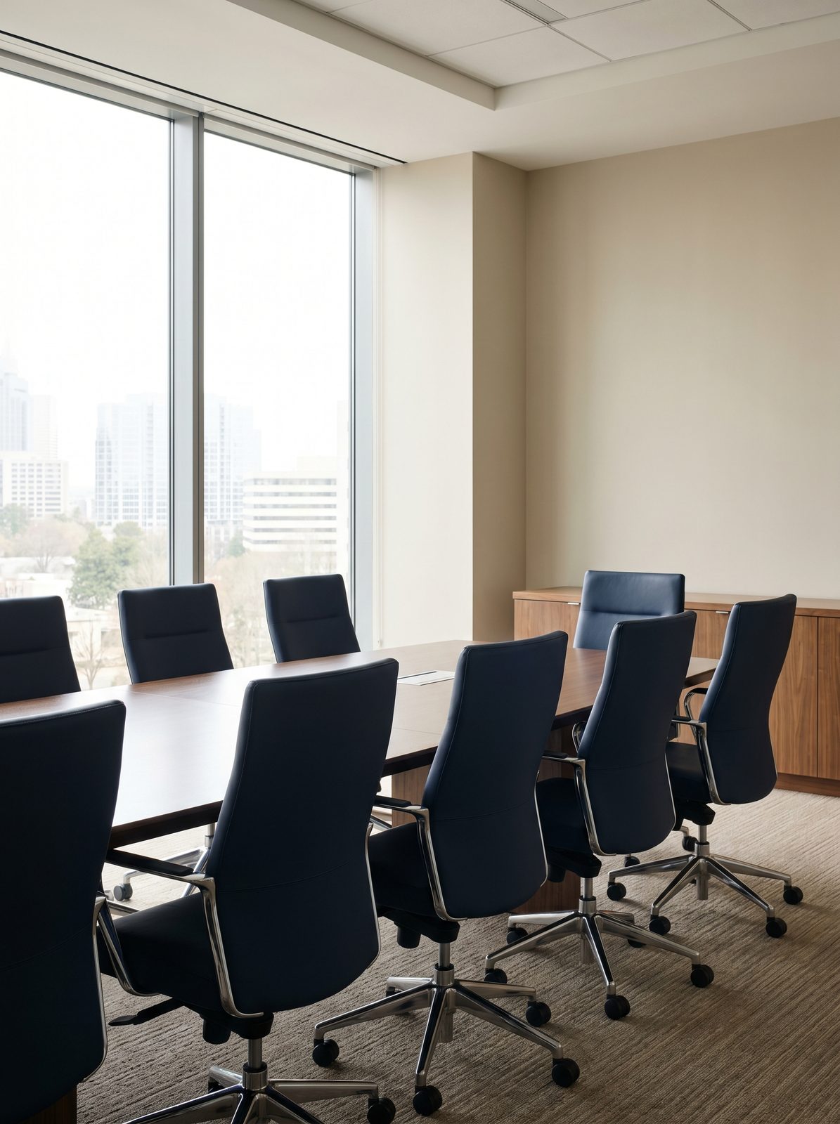 Reunión de negocios sobre estrategias financieras